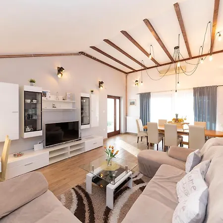 Apartment Lana *