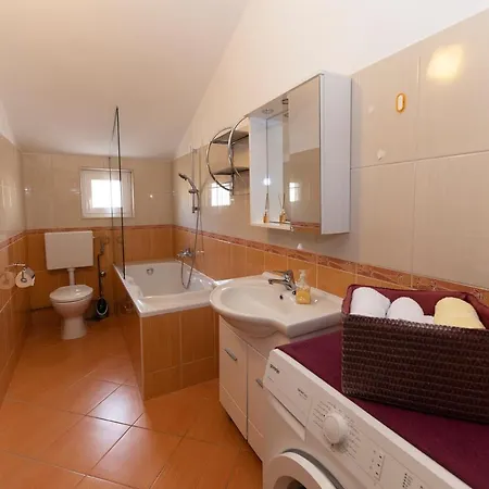 Apartment Lana *