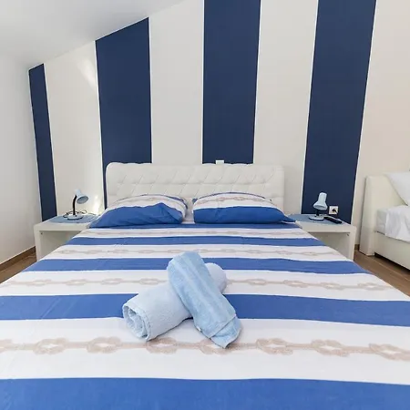 Apartment Lana *