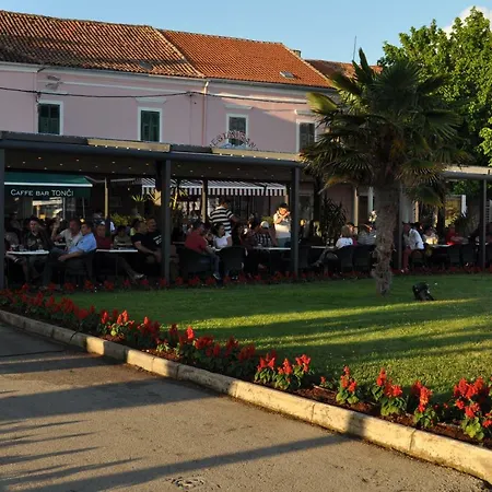 Lana Biograd Na Moru