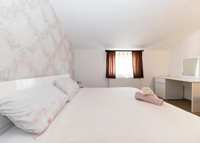 Lana Biograd Na Moru