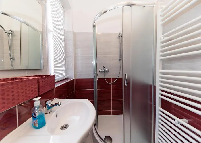 Lana Biograd Na Moru