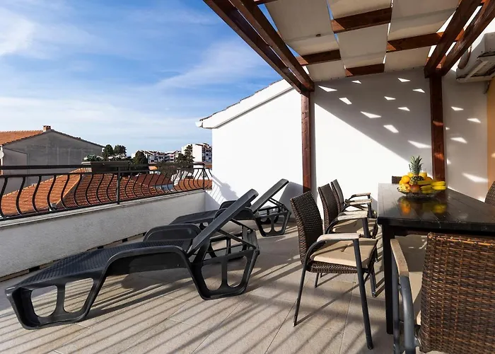 Lana Biograd Na Moru