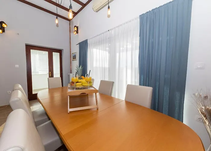 Lana * Biograd Na Moru