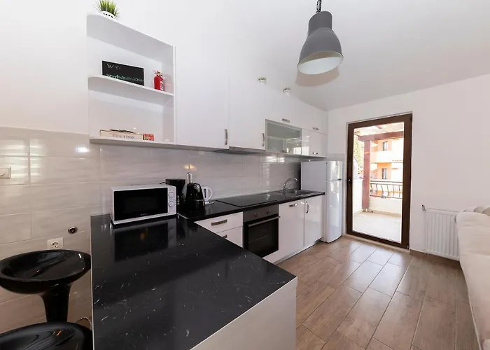 Lana Biograd Na Moru